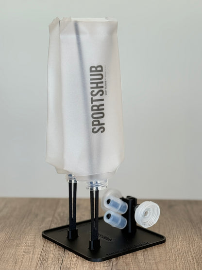 Soft flasks secándose en soporte SportsHub