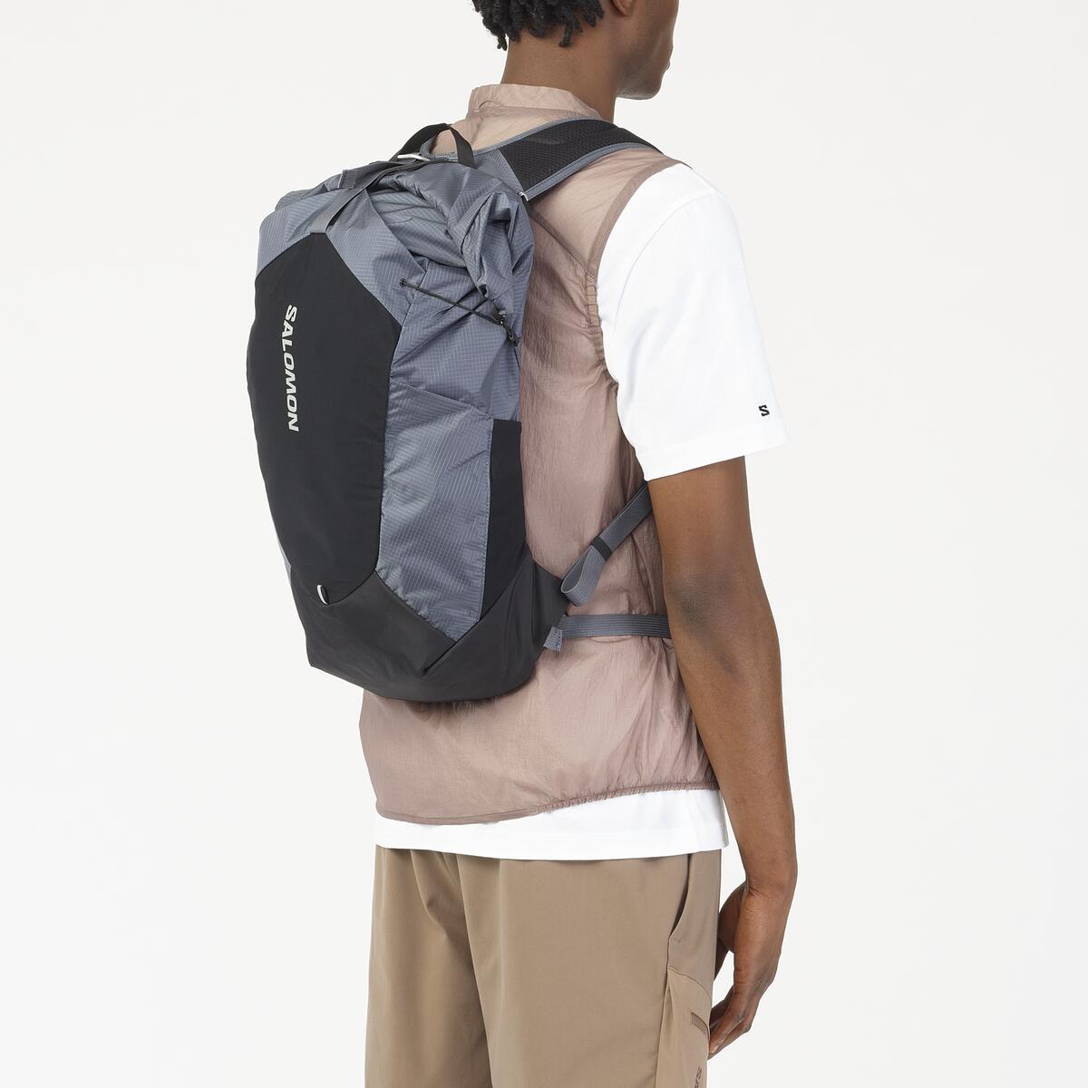 Detalle de la mochila Salomon ACS Daypack 20 Gris negro