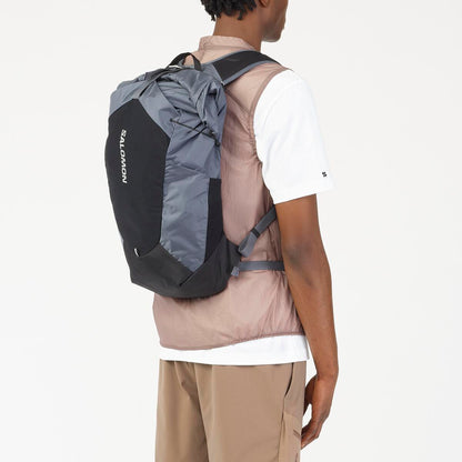 Detalle de la mochila Salomon ACS Daypack 20 Gris negro